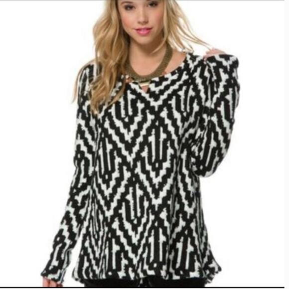 SHOW ME YOUR MUMU Pullover Sweater COZY COWGIRL WESTERN SOUTHWESTERN Black White - Picture 1 of 4